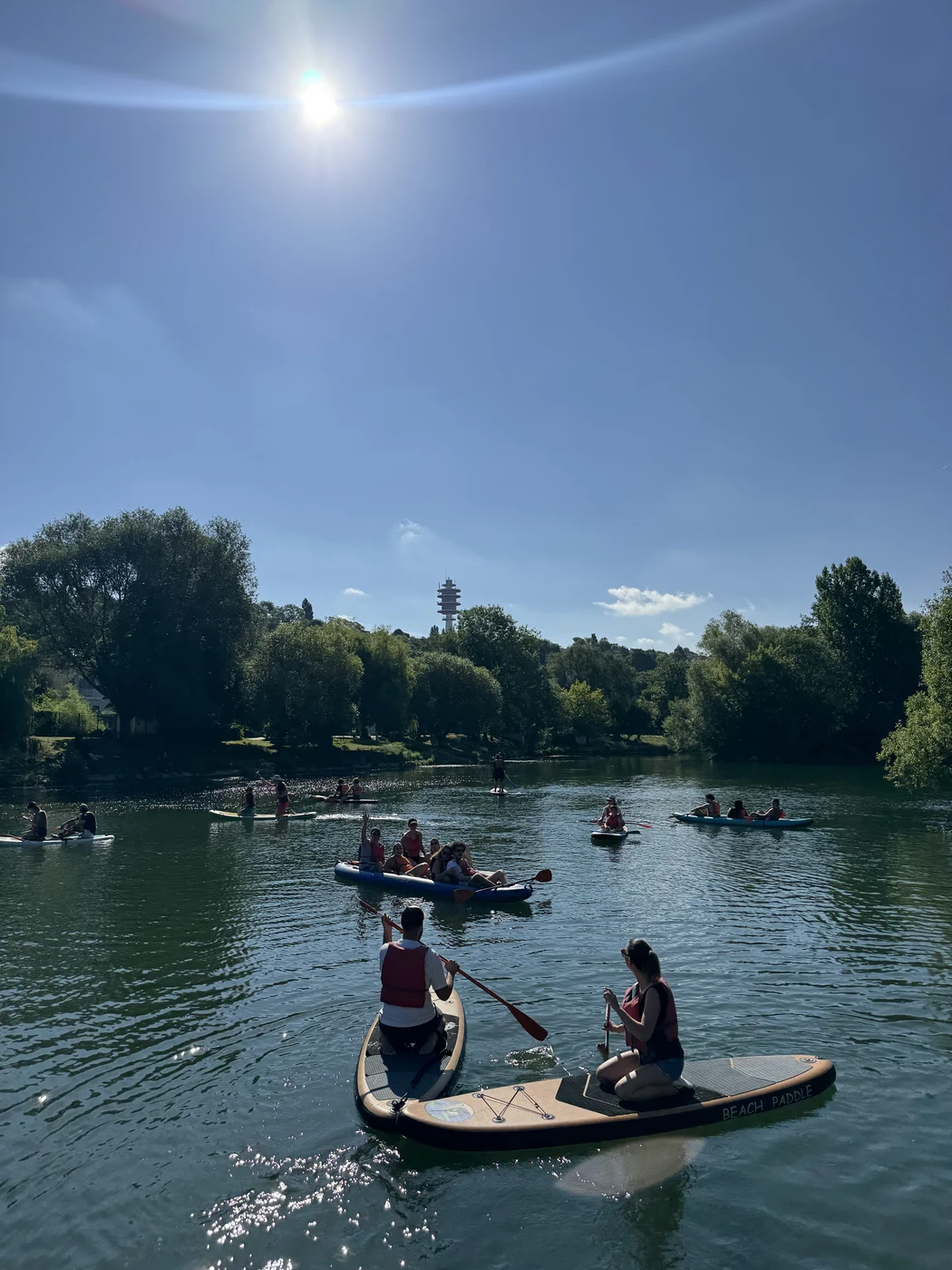 Session paddle sur la Marne — vue panoramique en plein soleil